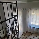 Affittacamere House 2 *