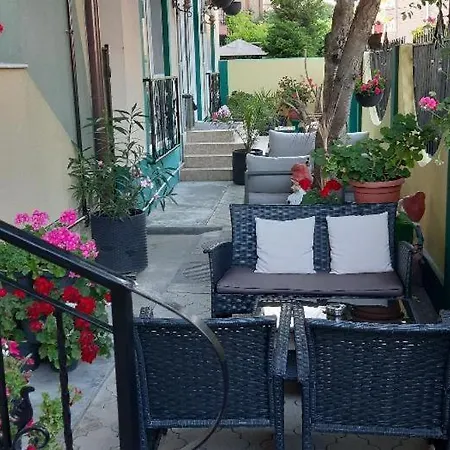 House 2 Guest house *